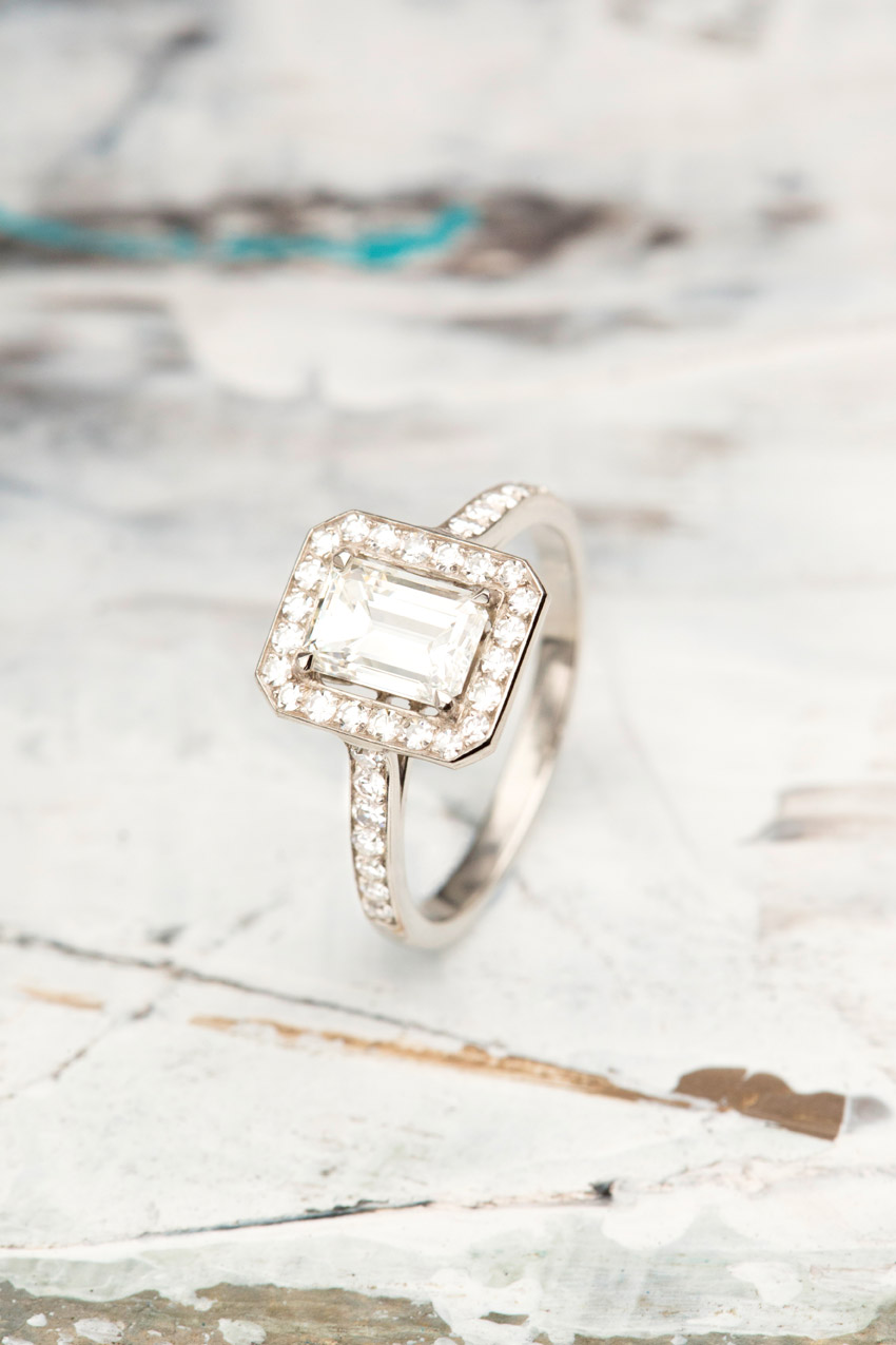 Ring, platinum,  diamonds and emerald-cut diamond 1.02 cts