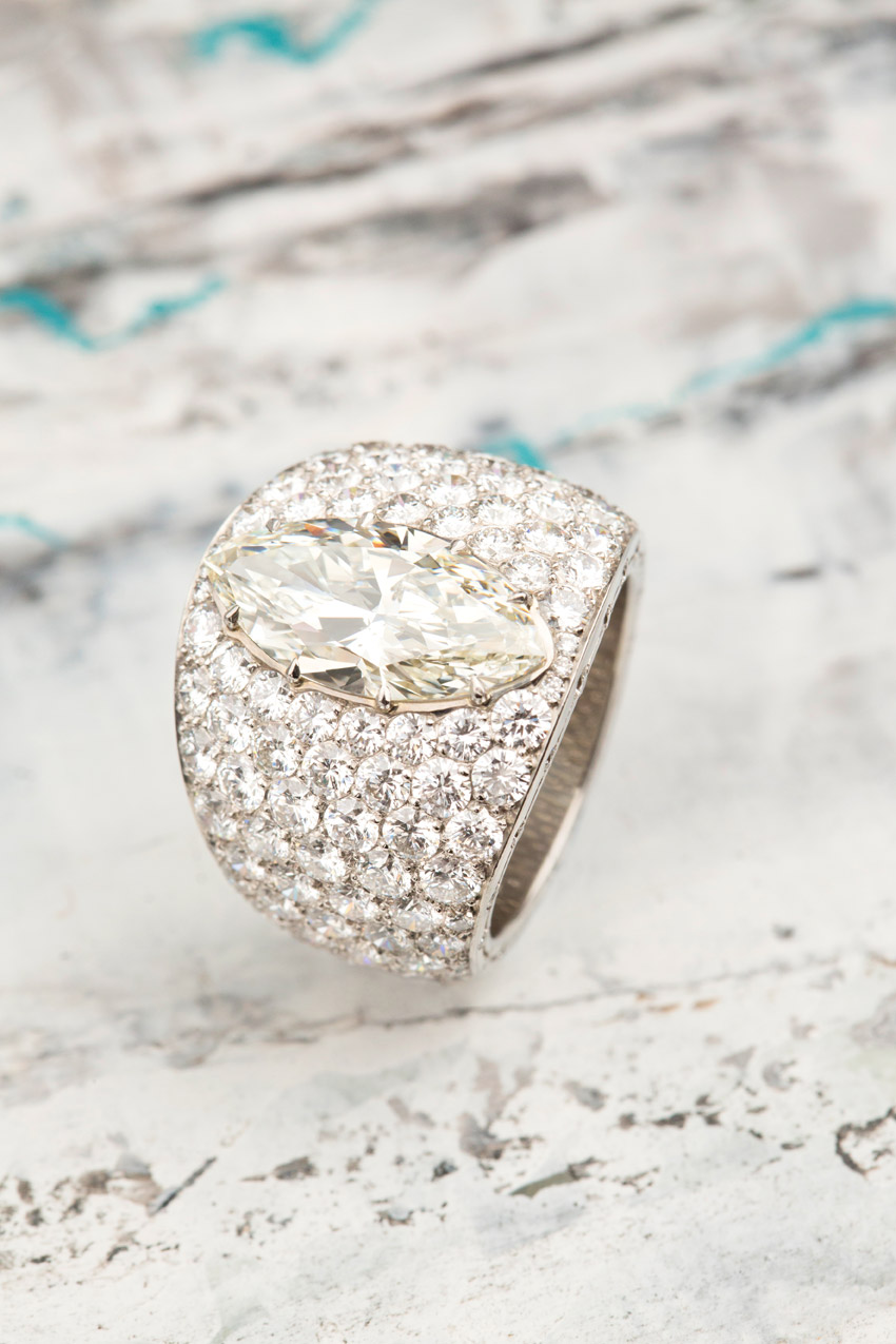 Ring  platinum, diamonds and marquise-cut diamond 5.70 cts